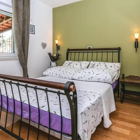 Holiday home Family Friendly House With A Parking Space Kastel Sucurac, - 21842