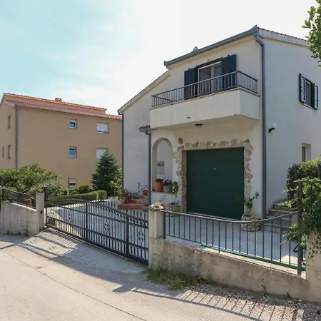 Holiday home Family Friendly House With A Parking Space Kastel Sucurac, - 21842 *