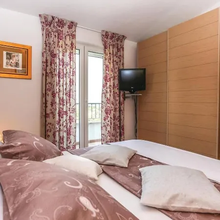 Holiday home Family Friendly House With A Parking Space Kastel Sucurac, - 21842 *